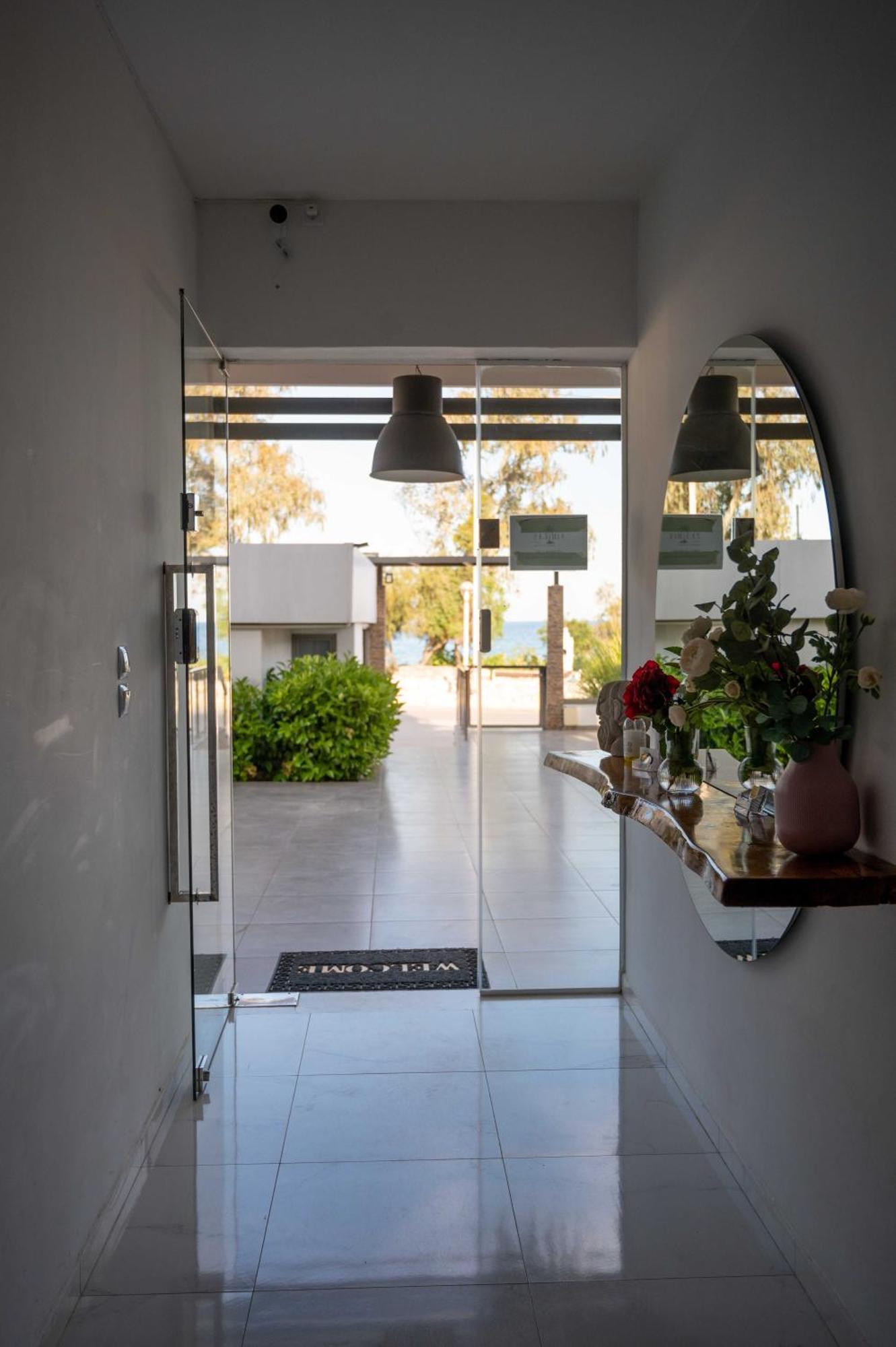 Finikas Suites & Apartments 10Min From Athens Airport Артеміда Екстер'єр фото