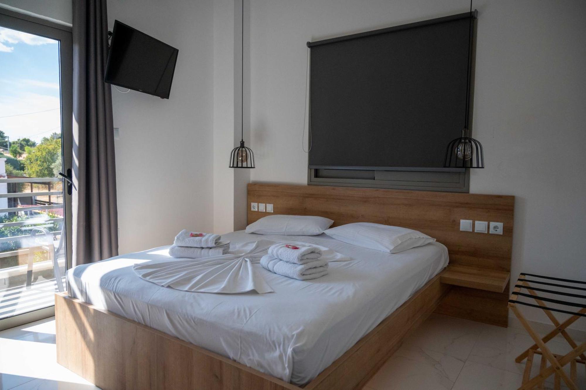 Finikas Suites & Apartments 10Min From Athens Airport Артеміда Екстер'єр фото