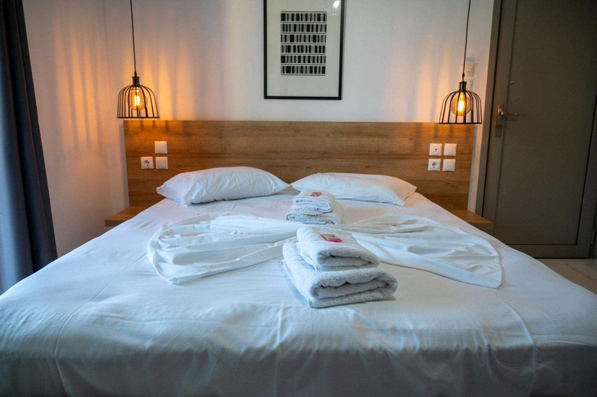 Finikas Suites & Apartments 10Min From Athens Airport Артеміда Екстер'єр фото