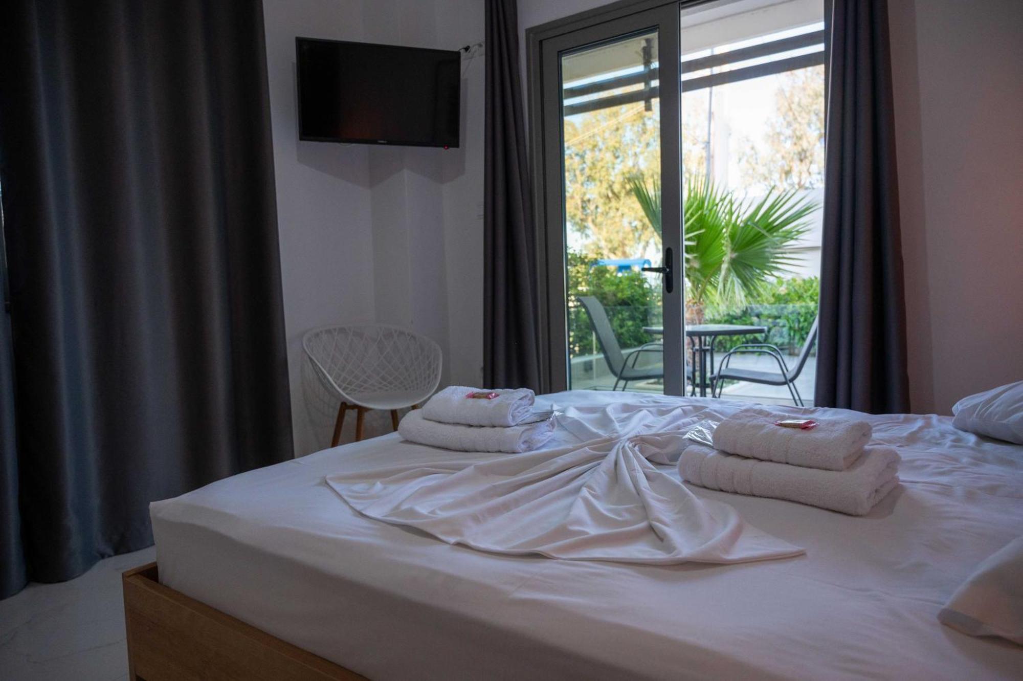 Finikas Suites & Apartments 10Min From Athens Airport Артеміда Екстер'єр фото