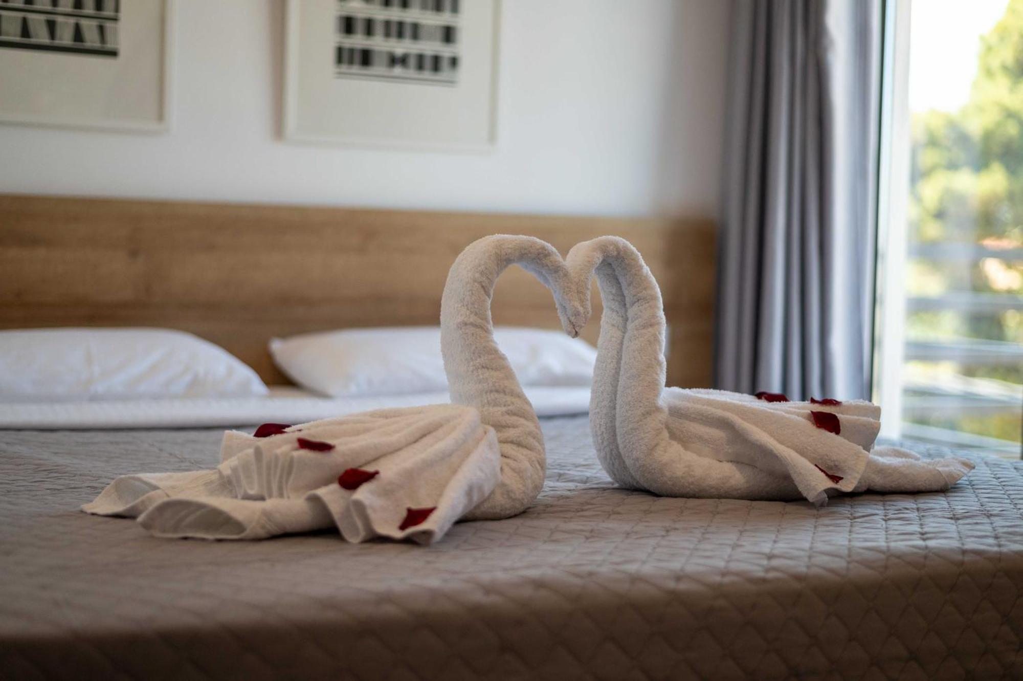 Finikas Suites & Apartments 10Min From Athens Airport Артеміда Екстер'єр фото