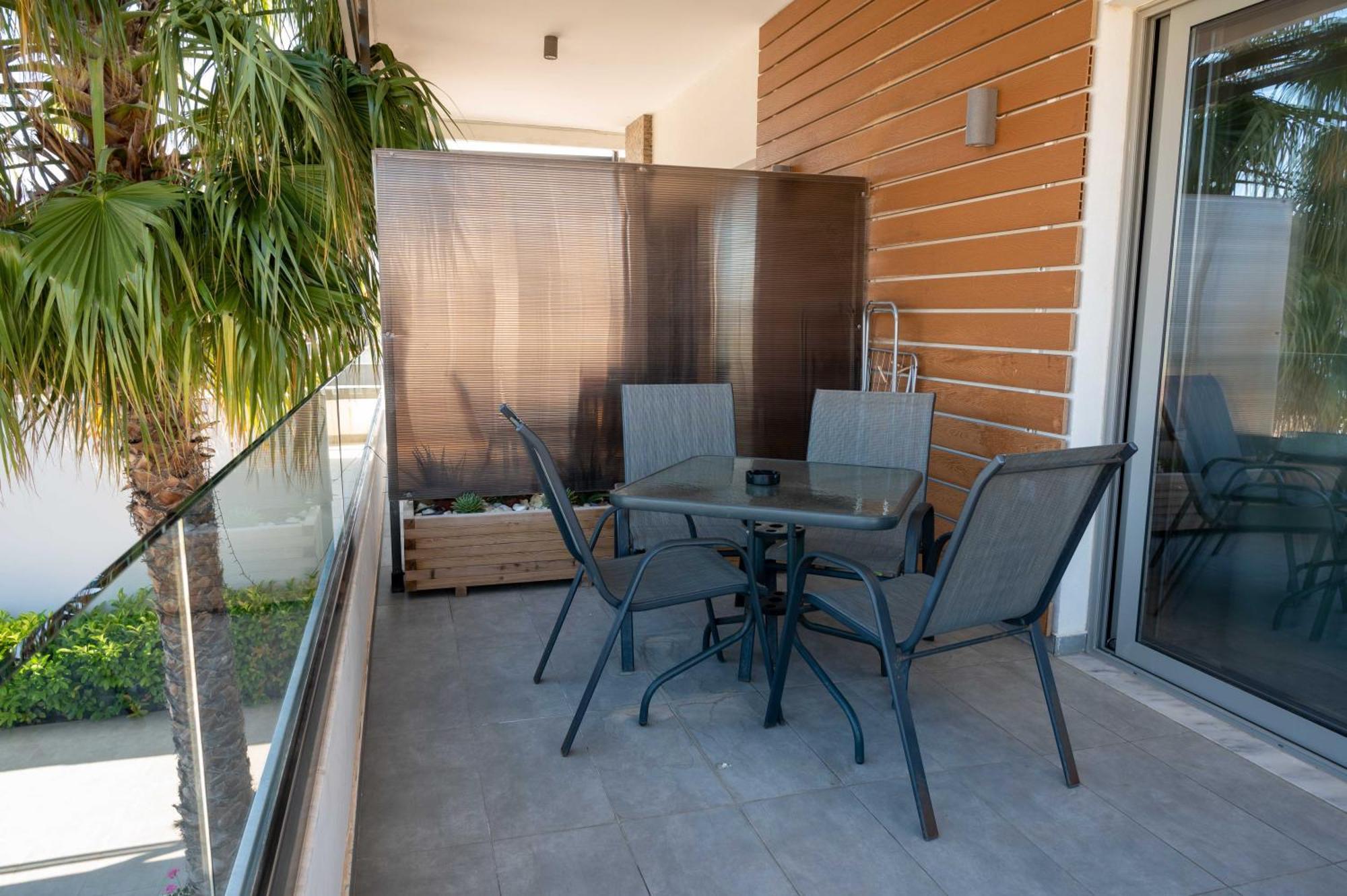 Finikas Suites & Apartments 10Min From Athens Airport Артеміда Екстер'єр фото