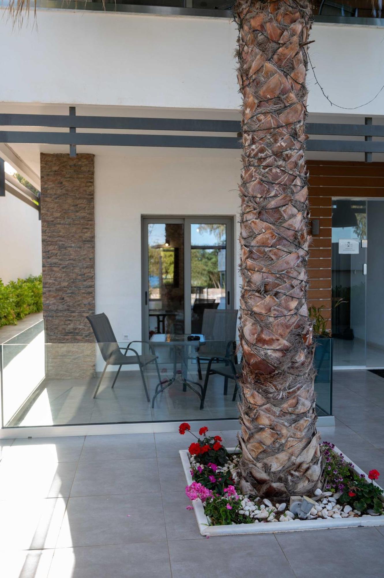 Finikas Suites & Apartments 10Min From Athens Airport Артеміда Екстер'єр фото